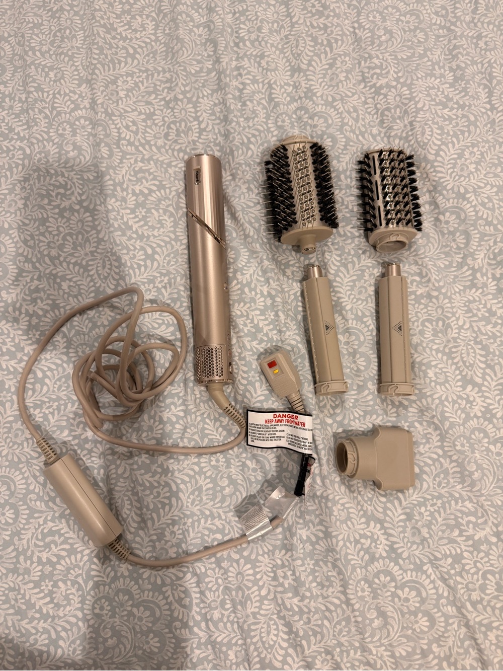 Shark FlexStyle - GUC - 2 curlers, paddle brush, oval brush and concentrator